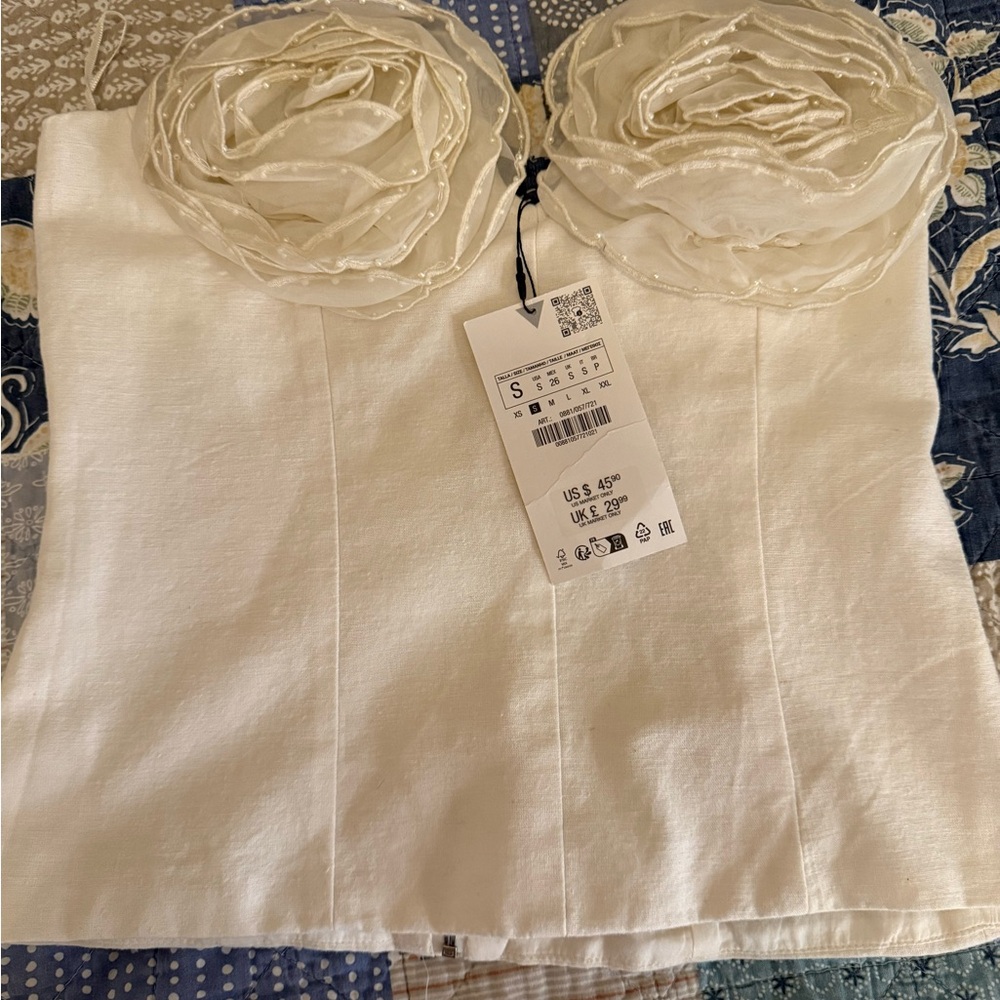 Elegant White Strapless Top with Floral Detail